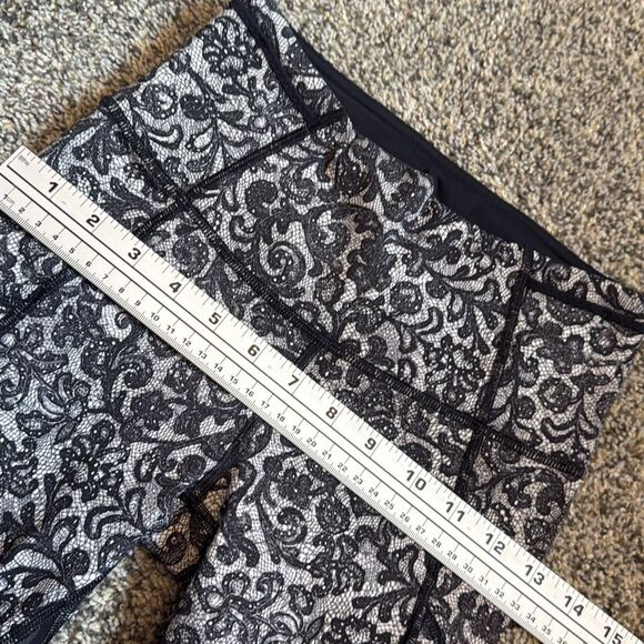 Lululemon Outrun 17" Crop Sz 2 / XXS Leggings - Picture 8 of 9